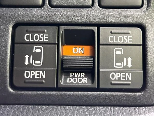 Toyota VOXY HYBRID ZS　煌2 photo 3