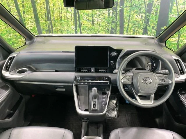 Toyota NOAH HYBRID S−Z photo 2