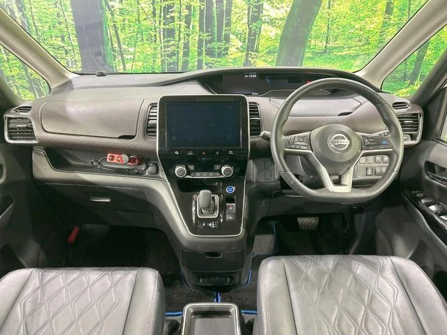Nissan SERENA WG e−POWER　ハイウェイスター　G photo 2