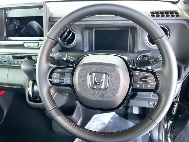 Honda N BOX CUSTOM ブラックスタイル photo 2