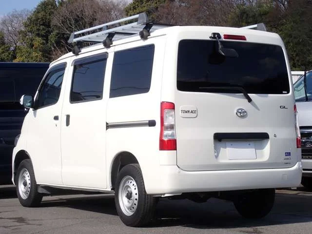 Toyota TOWNACE van 4WD GL　スマートアシスト　リヤヒーター付 photo 4