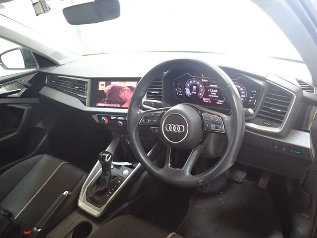 Audi AUDI A1 SPORTBACK 35　TFSI　アドバンスド photo 2