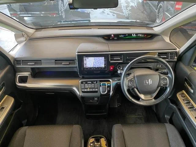 Honda STEPWAGON e:HEV SPADA G　ホンダセンシング photo 2