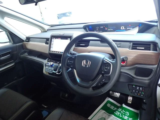 Honda FREED HYBRID クロスター photo 2