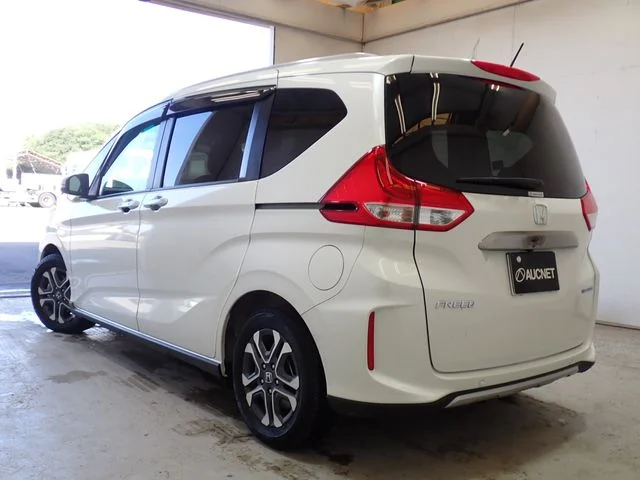 Honda FREED HYBRID クロスター photo 3
