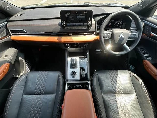 Mitsubishi OUTLANDER PHEV P photo 2