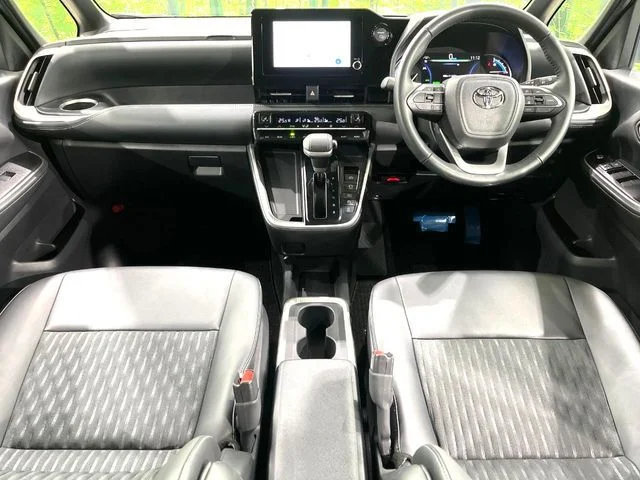 Toyota NOAH HYBRID 4WD S−Z photo 2