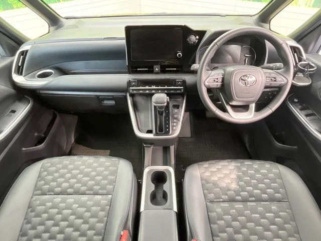 Toyota VOXY HYBRID S−Z photo 2