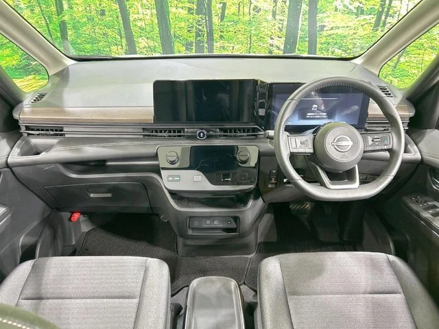 Nissan SERENA WG e−POWER　ハイウェイスター　V photo 2