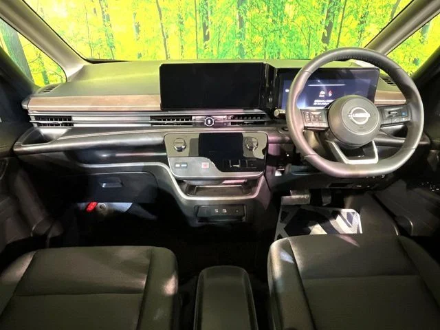 Nissan SERENA WG e−POWER　ハイウェイスター　V photo 2