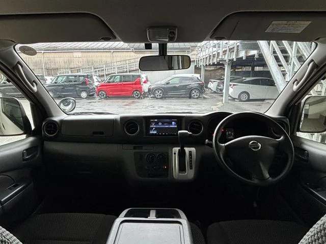Nissan NV350 CARAVAN 1.2t DX　低床　ロング photo 2