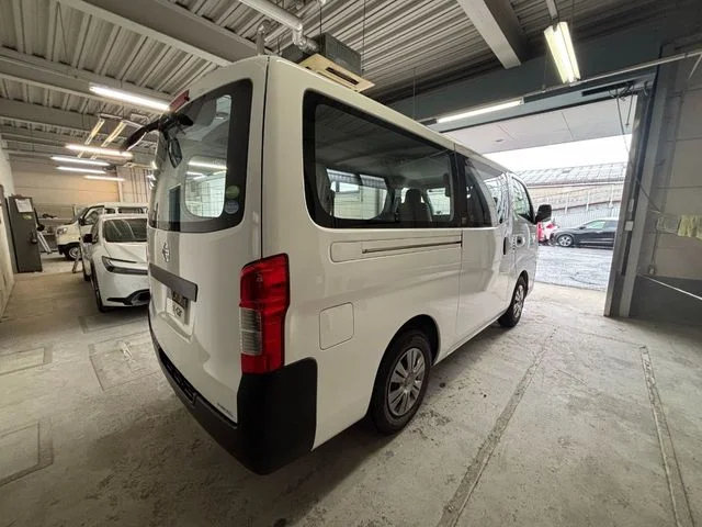 Nissan NV350 CARAVAN 1.2t DX　低床　ロング photo 3