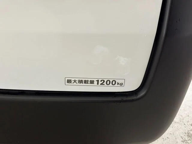 Nissan NV350 CARAVAN 1.2t DX　低床　ロング photo 4