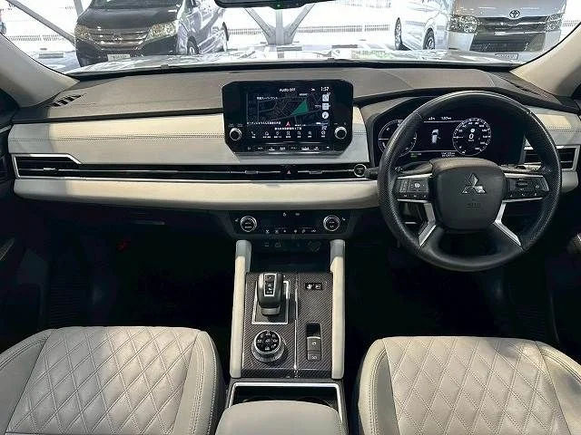 Mitsubishi OUTLANDER PHEV G photo 3