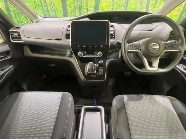 Nissan SERENA WG e−POWER　ハイウェイスター　V photo 2