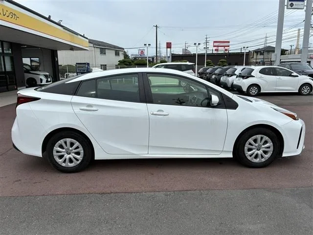 Toyota PRIUS 4WD S photo 4
