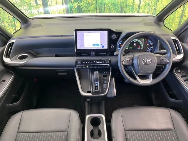 Toyota NOAH HYBRID S−Z photo 3