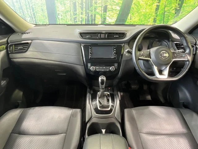Nissan X-TRAIL 2WD 20Xi photo 2