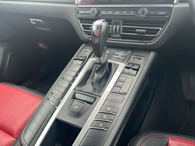 Porsche PORSCHE Macan ベースグレード photo 2
