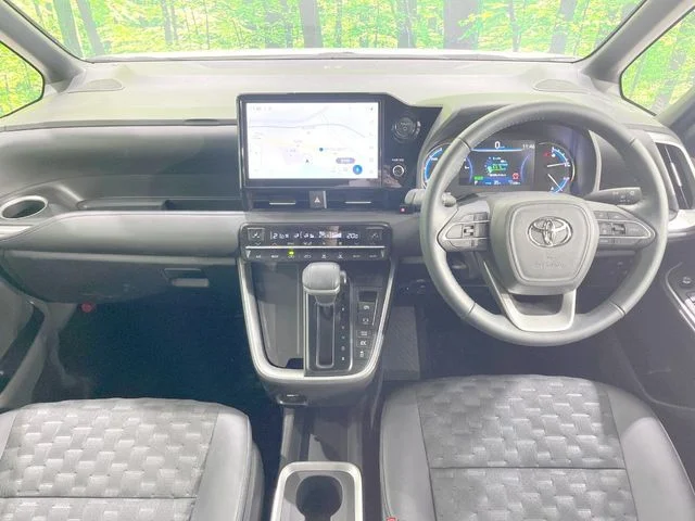 Toyota VOXY HYBRID S−Z photo 2