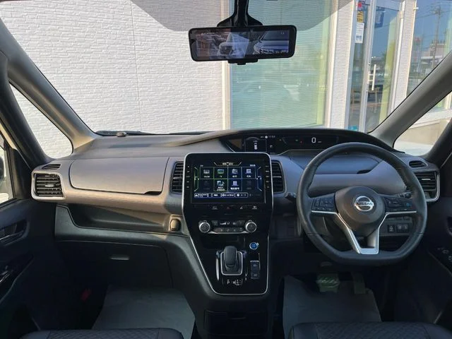 Nissan SERENA WG e−POWER　HスターVアーバンクロム photo 2