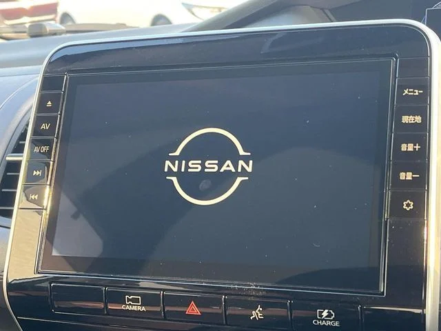 Nissan SERENA WG e−POWER　HスターVアーバンクロム photo 3