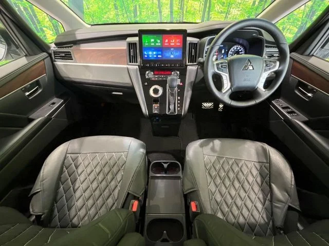 Mitsubishi DELICA D:5 4WD P photo 2