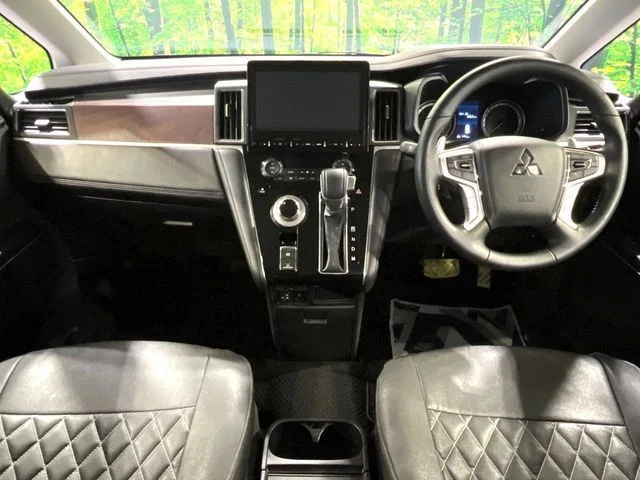 Mitsubishi DELICA D:5 4WD P photo 2