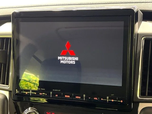 Mitsubishi DELICA D:5 4WD P photo 3