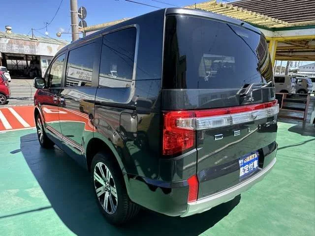 Mitsubishi DELICA D:5 4WD P photo 4