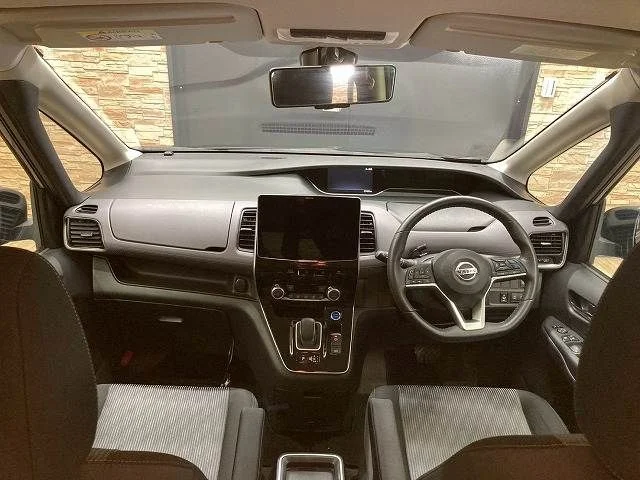 Nissan SERENA WG e−POWER　ハイウェイスター　V photo 2