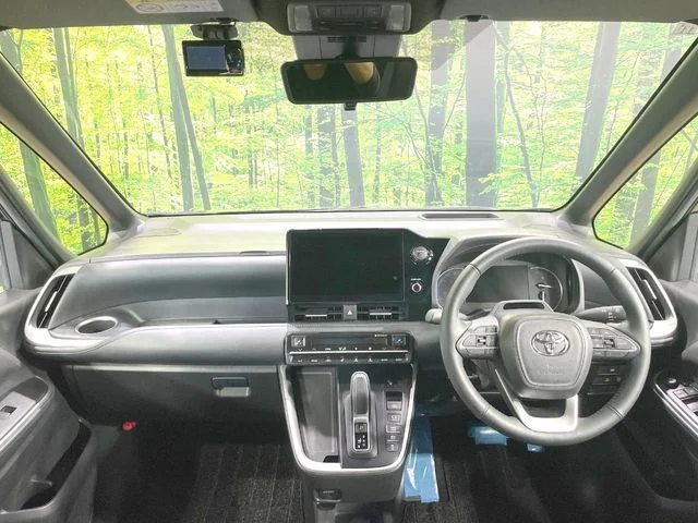Toyota VOXY HYBRID S−Z photo 2