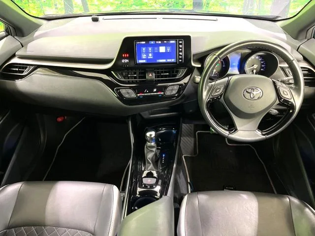 Toyota C-HR G　ハイブリッド　モード　ネロ photo 3