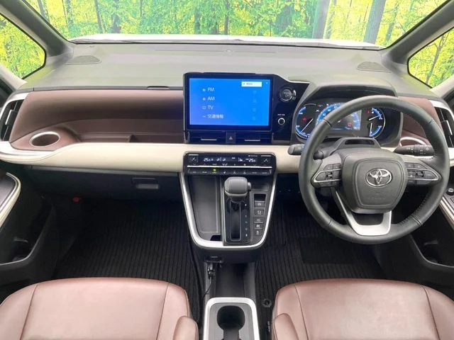 Toyota NOAH HYBRID Z photo 2