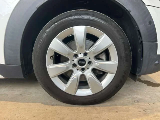 Bmw MINI COOPER D CROSSOVER ベースグレード photo 4