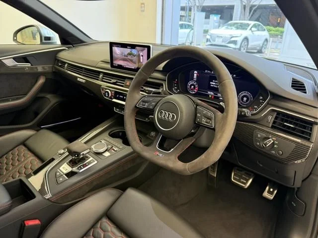 Audi AUDI RS4 AVANT ベースグレード photo 2