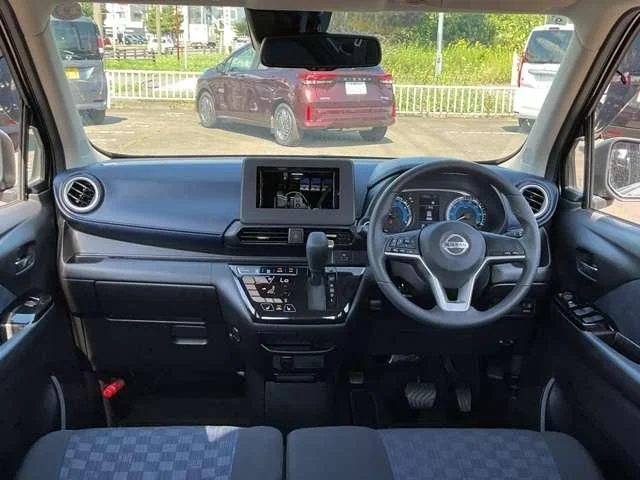 Nissan DAYZ 4WD ハイウェイスターX photo 3