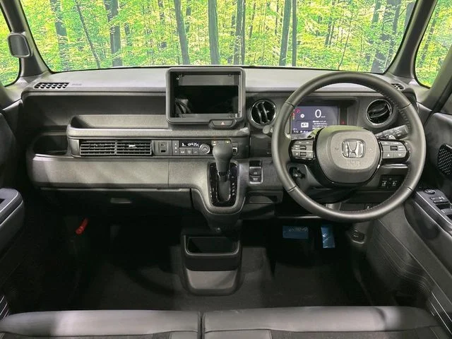 Honda N BOX CUSTOM ターボ　ブラックスタイル photo 2