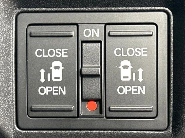 Honda N BOX CUSTOM ターボ　ブラックスタイル photo 3