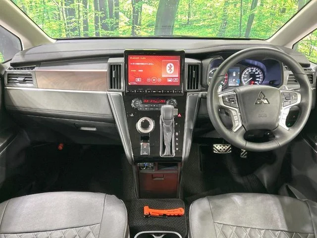 Mitsubishi DELICA D:5 4WD P photo 2