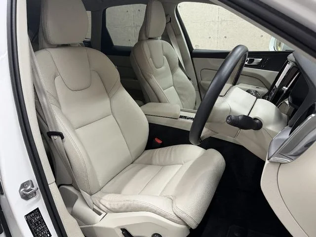 Volvo VOLVO XC60 B5　AWD　モメンタム photo 4