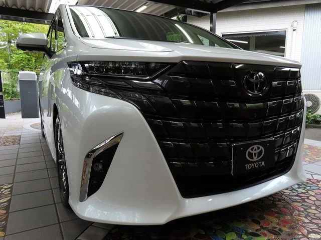 Toyota ALPHARD hybrid 4WD エグゼクティブラウンジ　PHEV 2025