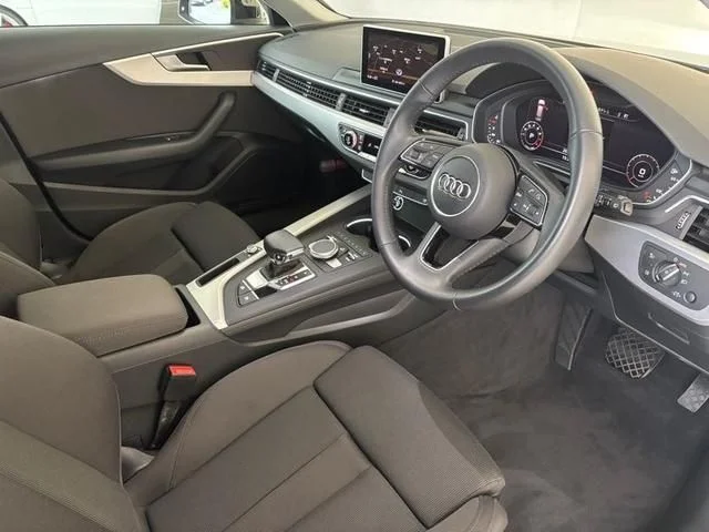 Audi AUDI A4 AVANT 35　TFSI　マイスターシュトュック photo 2