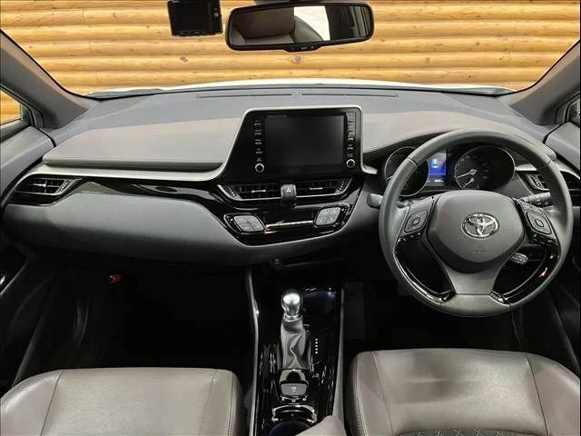 Toyota C-HR G　ハイブリッド photo 2