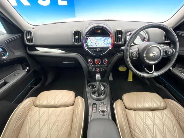 Bmw BMW MINI COOPER D CROSSOVER ベースグレード photo 2
