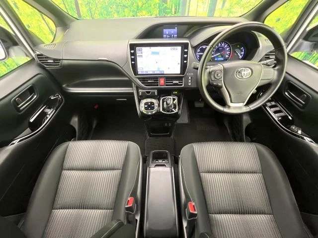 Toyota NOAH HYBRID Si photo 2