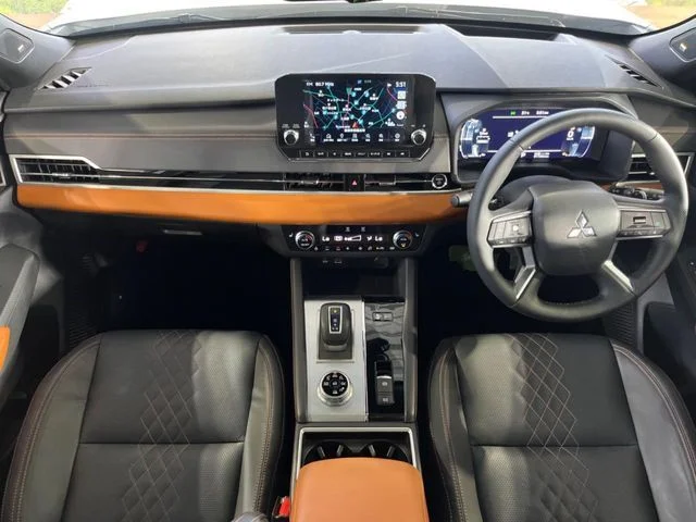 Mitsubishi OUTLANDER PHEV P photo 3
