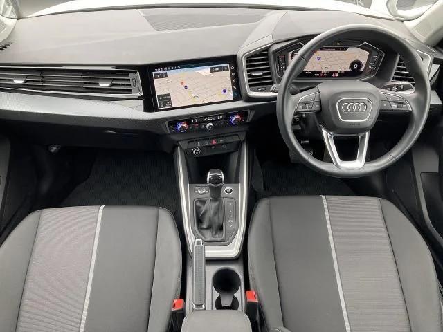 Audi AUDI A1 SPORTBACK 25　TFSI　アドバンスド photo 2