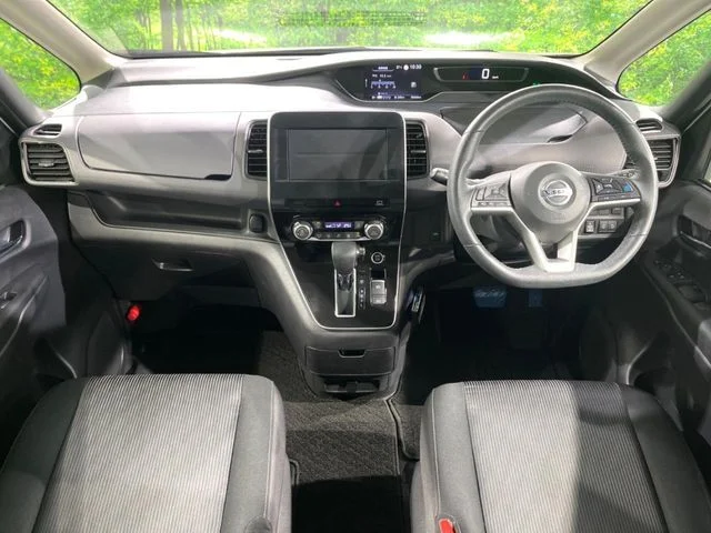 Nissan SERENA S-HYBRID ハイウェイスター　V photo 2