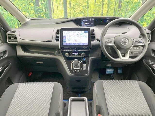 Nissan SERENA WG e−POWER　ハイウェイスター　V photo 2